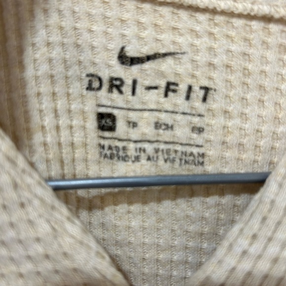 Nike Women's Yoga Statement Clean Cover Up Long Sleeve Shirt - Picture 2 of 3